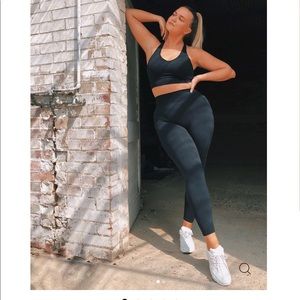 T/ALA Zinnia Black, S